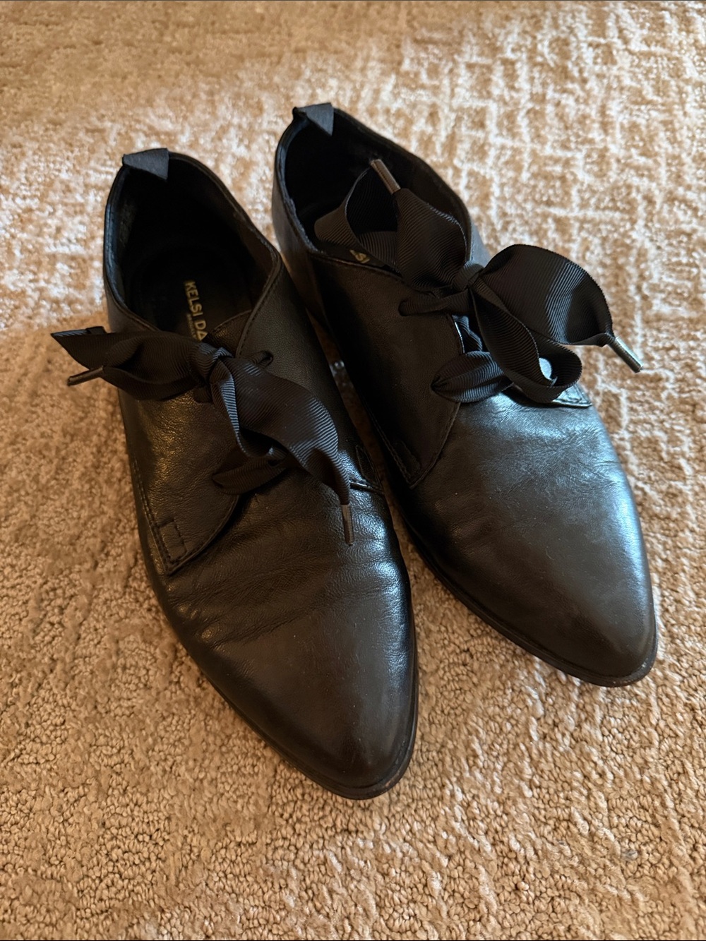 Kelsi Dagger Black Pointed Leather Lace-Up Oxfords